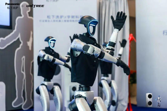 松下“松松”机器人导购登场，家电零售步入人机共生新时代(图1)